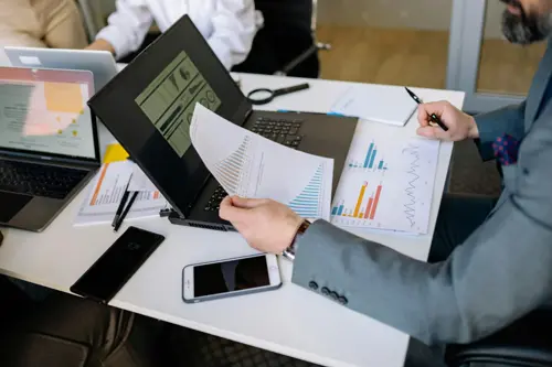THE PLANNERIST - 5 KPI Marketing indispensables pour savoir si tu es dans la bonne direction.webp